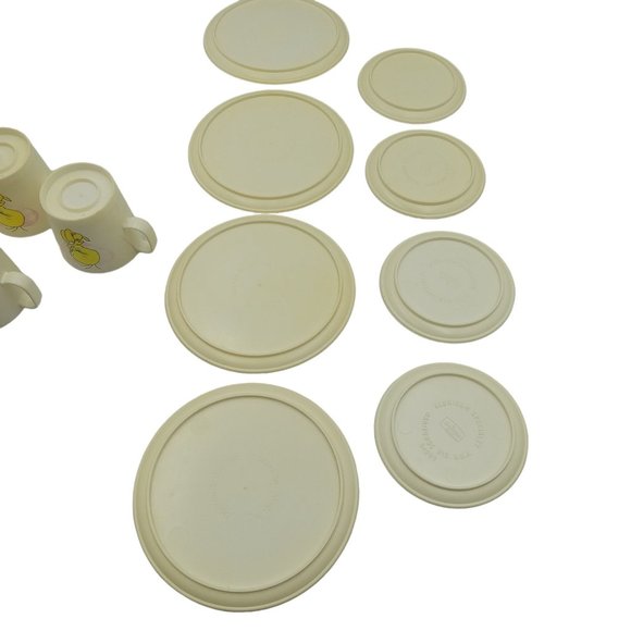 Vintage 1996 Warner Bros Chilton - Globe Inc Tweety Bird Child's Plastic Tea Set - Picture 4 of 13